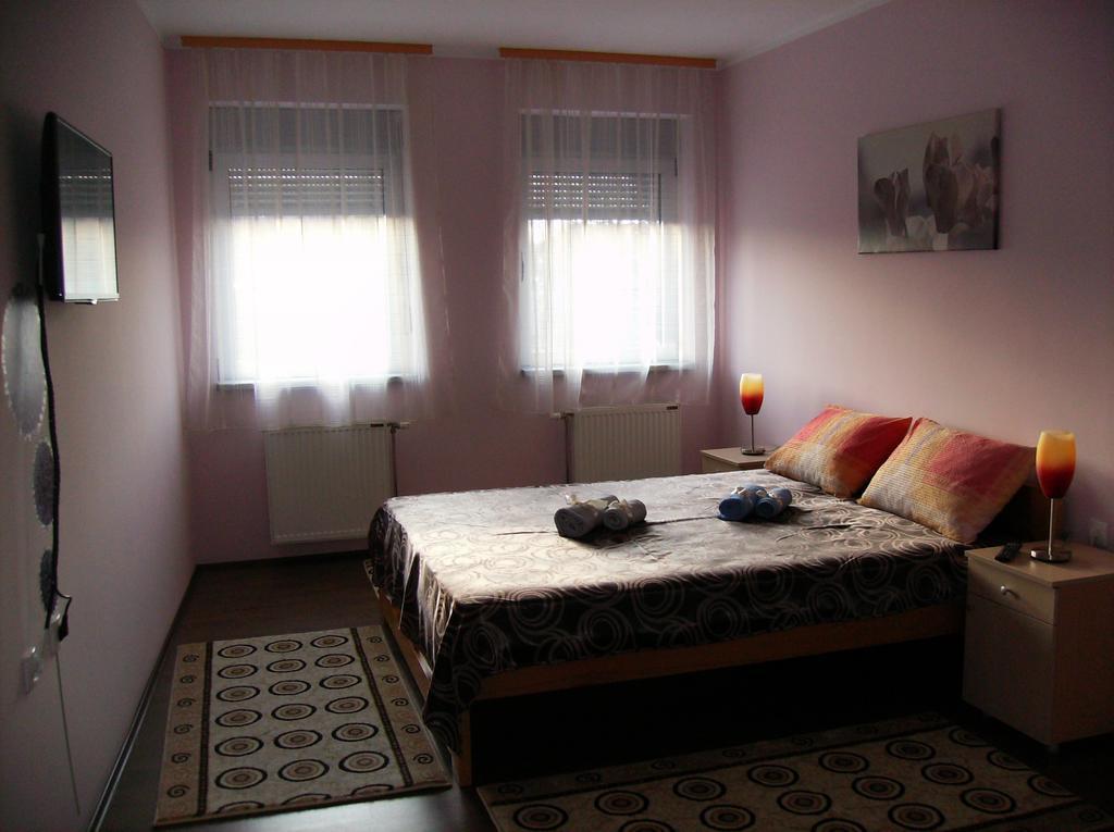 B&B Zmajevo Gnezdo 021 Sremska Kamenica Room photo